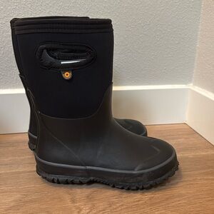 New Never Worn Kids Bogs size13